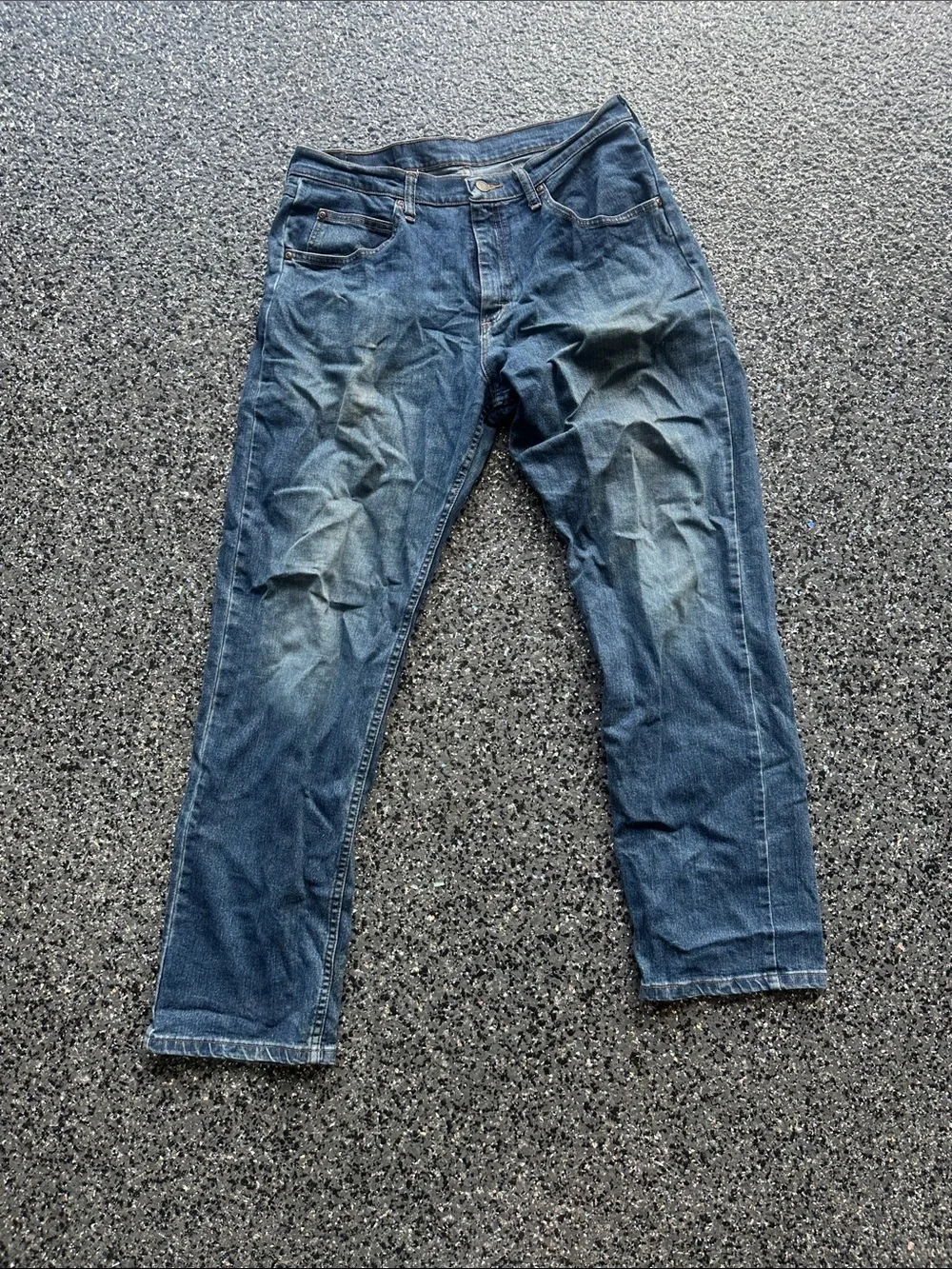 Classic Wrangler Men's Blue Denim Jeans 34x32
